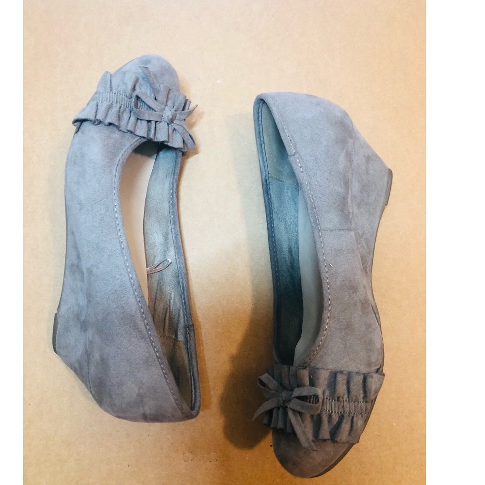 Taupe Wedge with Bow Detail